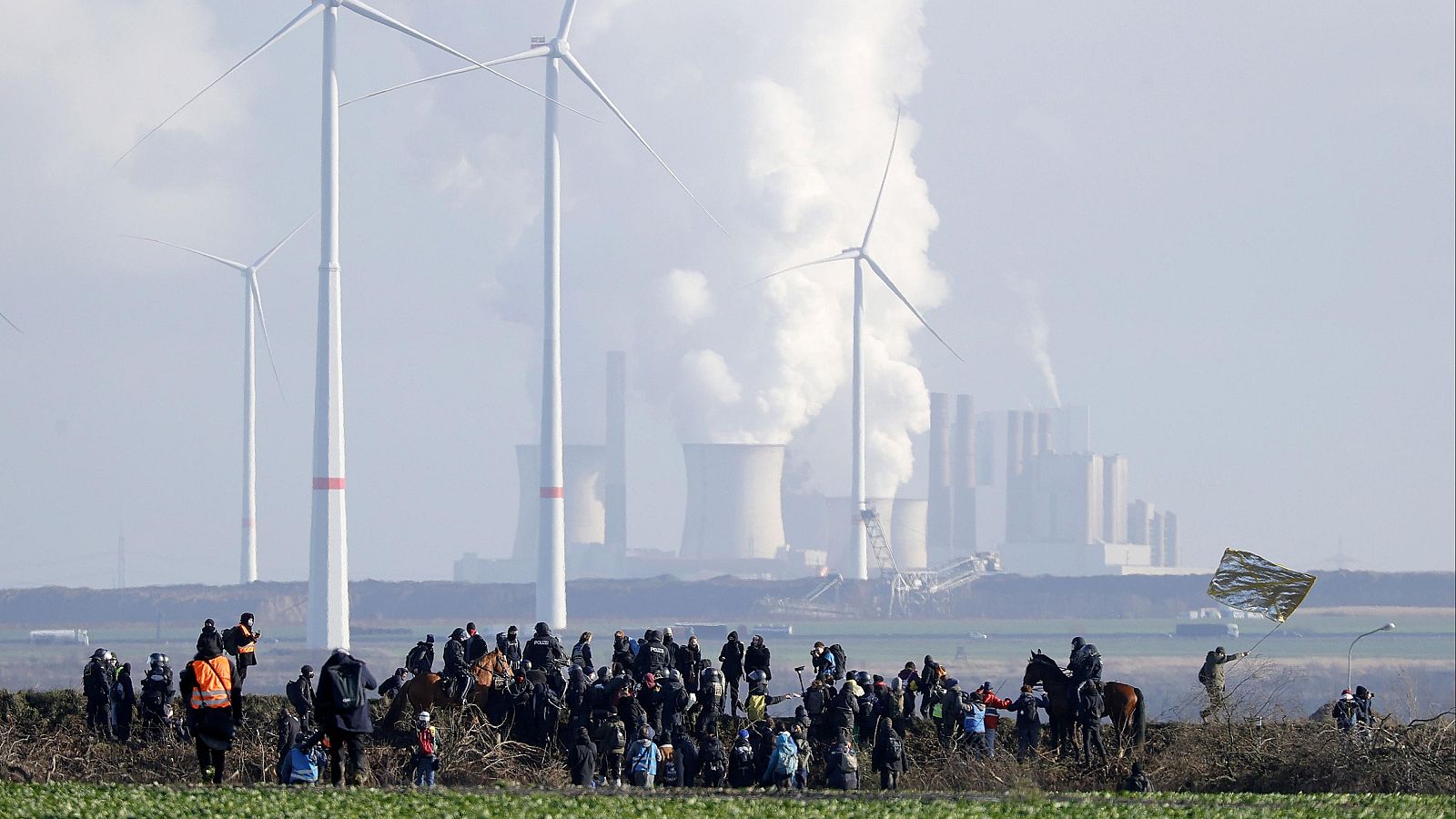 Manifestación contra la demolición del pueblo alemán de Lützerath para ampliar una mina de carbón en 2023