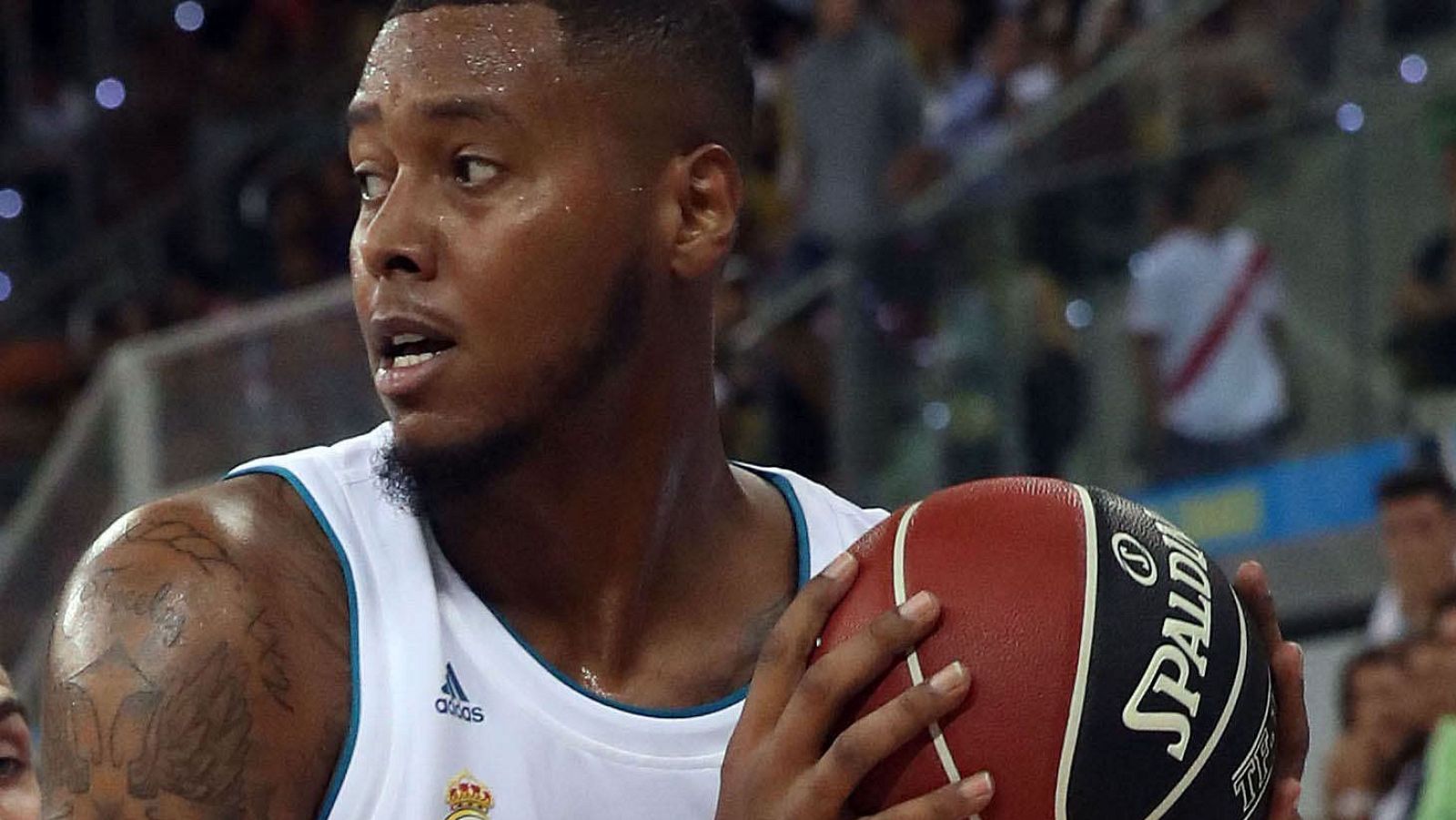 Thompkins se viste  de héroe en el triunfo agónico del Real Madrid