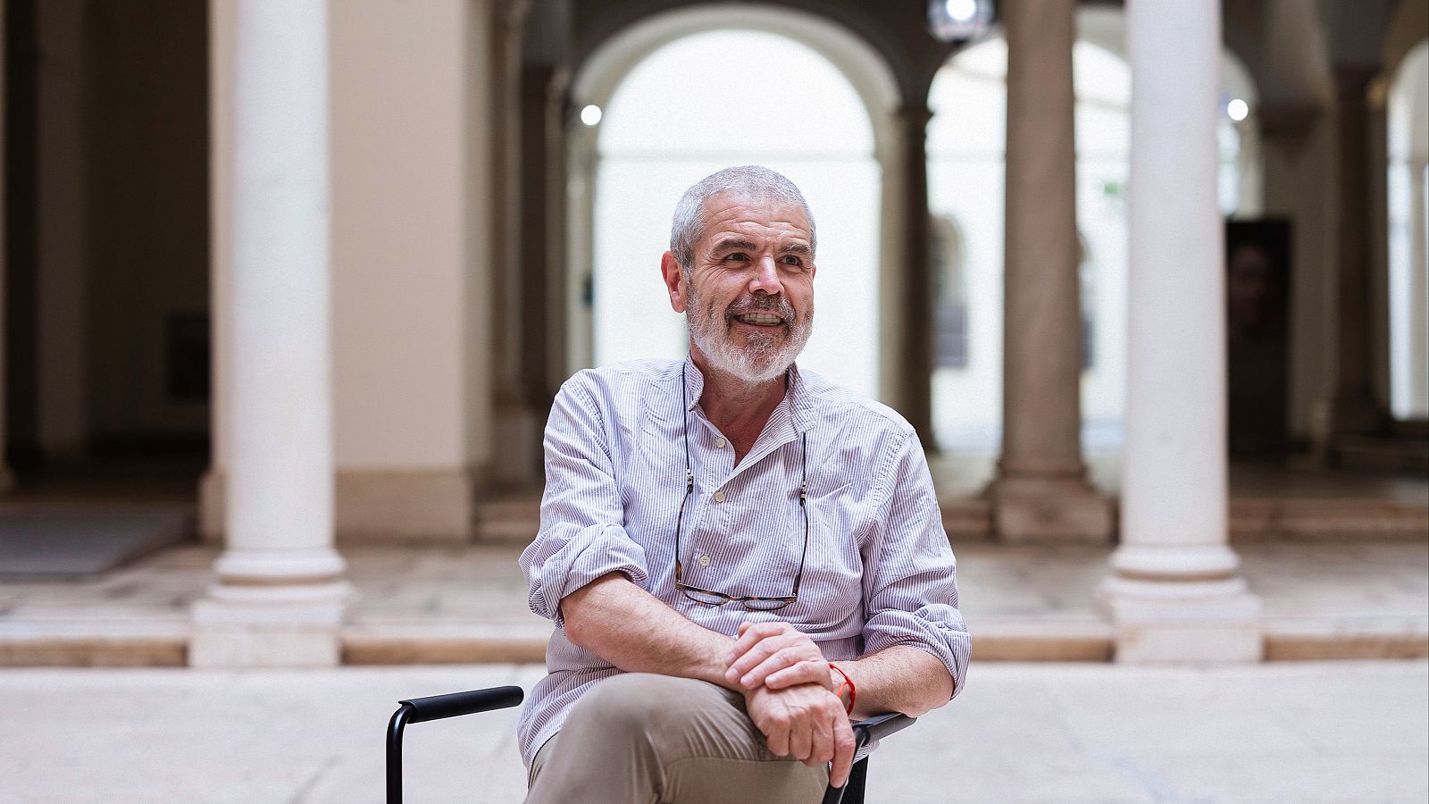 Lorenzo Caprile continúa con el programa de Maestros de la costura Celebrity y presenta su exposición 'Caprile Lorenzo' en la Sala Canal de Isabell II