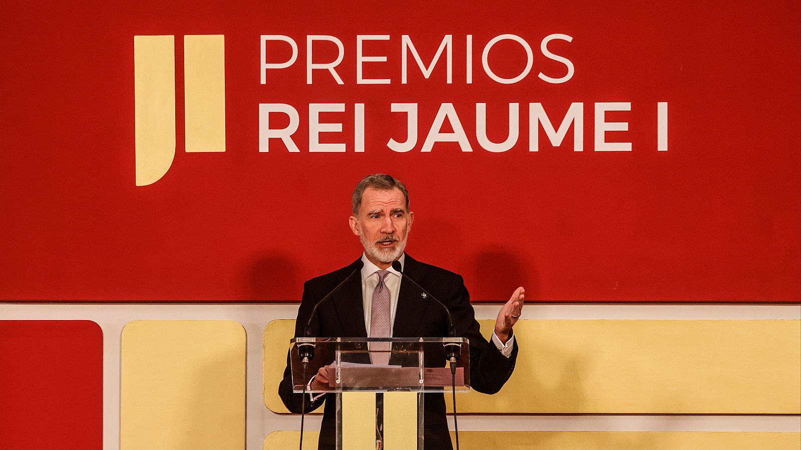 Felipe VI pide reconstruir las zonas afectadas por la dana "con conciencia de la realidad del territorio y clima"