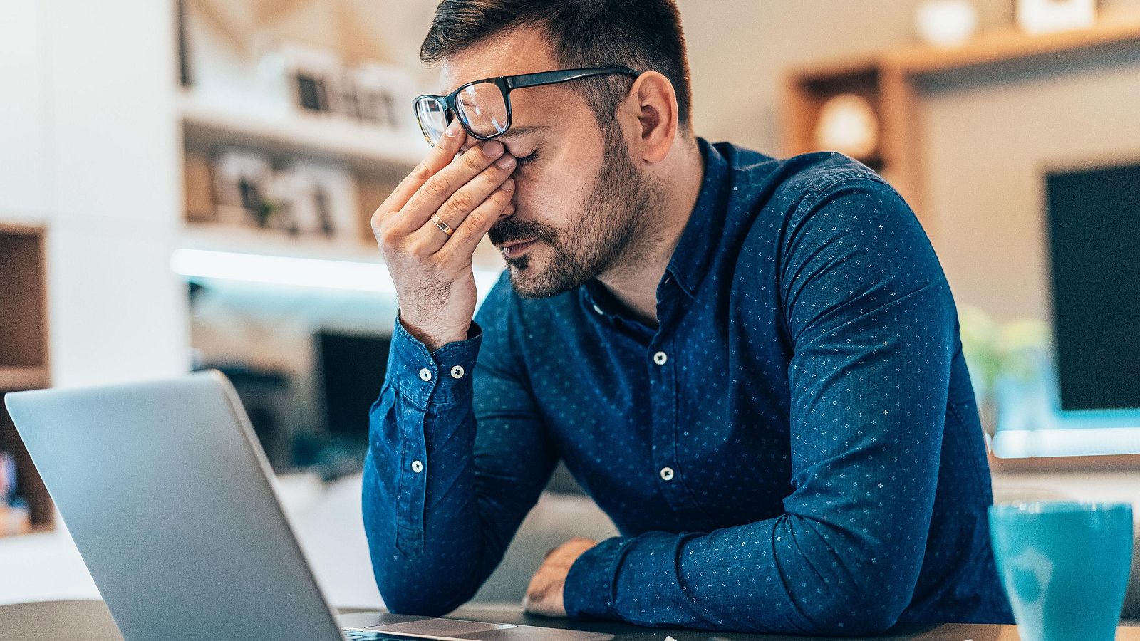 El síndrome del trabajador quemado, también conocido como burnout, afecta cada vez a más a trabajadores en su salud física y mental