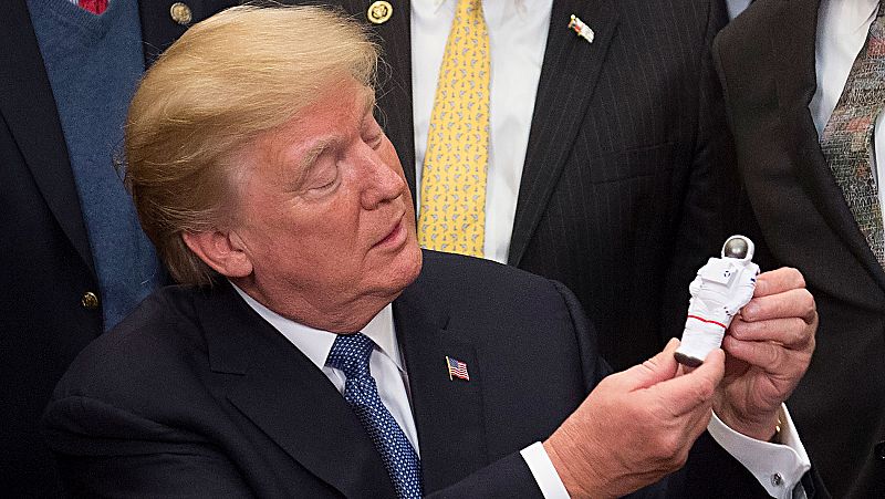 Trump relanza la carrera espacial y anuncia el envío de astronautas a la Luna para después llegar a Marte