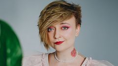 Daria Serenko, escritora rusa exiliada: 'Deseo cenizas para mi casa' es "una provocación contra Putin y su dictadura"