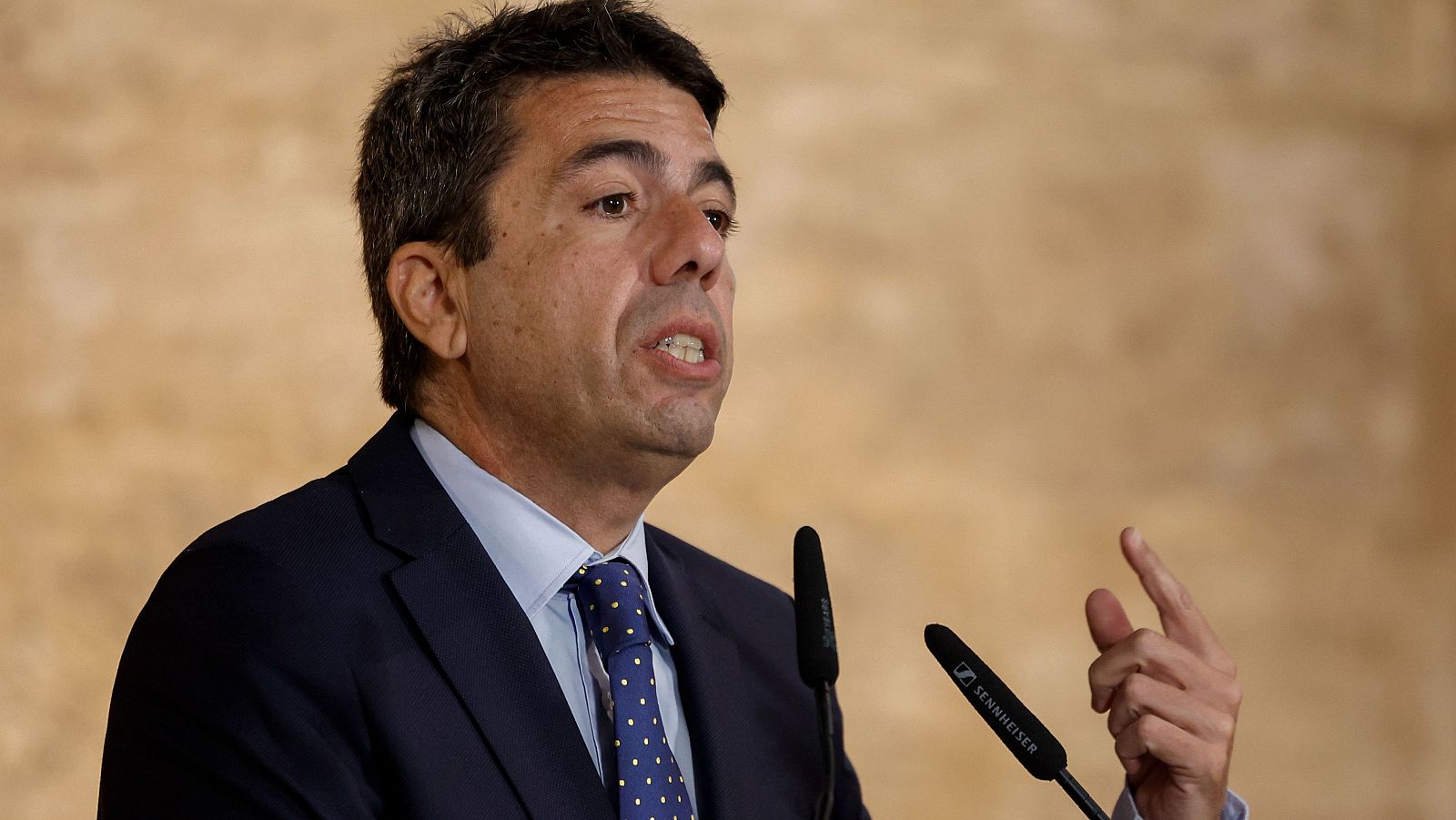 El president de la Generalitat, Carlos Mazón, en una rueda de prensa