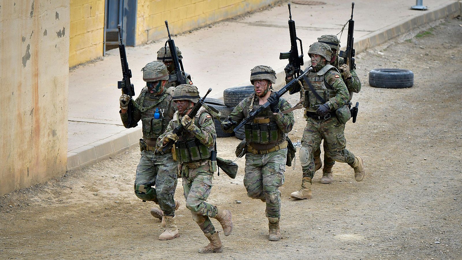 Defensa aprobará una subida de 200 euros al mes para todos los miembros de las Fuerzas Armadas