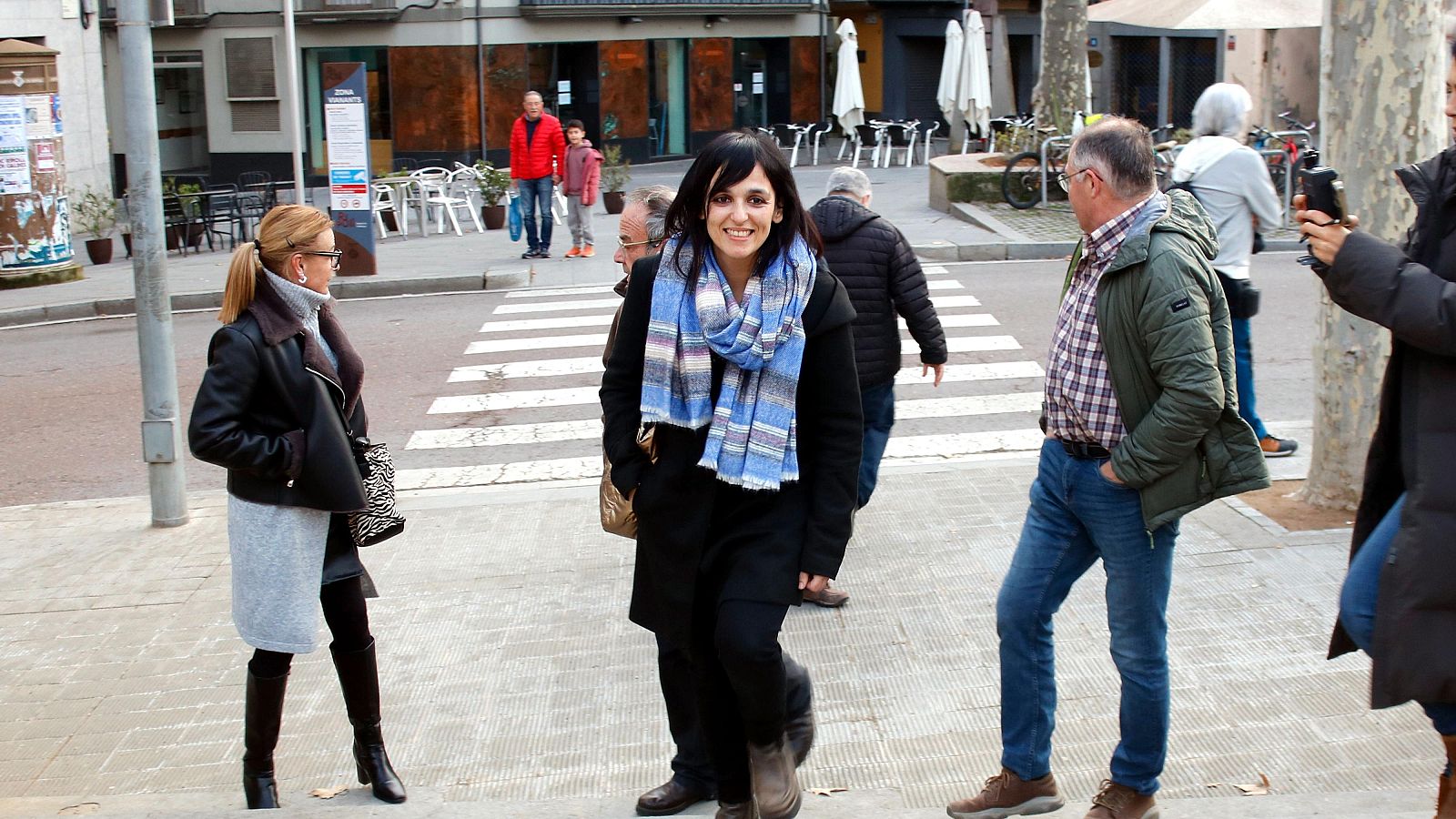 L'alcaldessa de Ripoll, Sílvia Orriols, arribant a l'Ajuntament de Ripoll (ACN | Lourdes Casademont)
