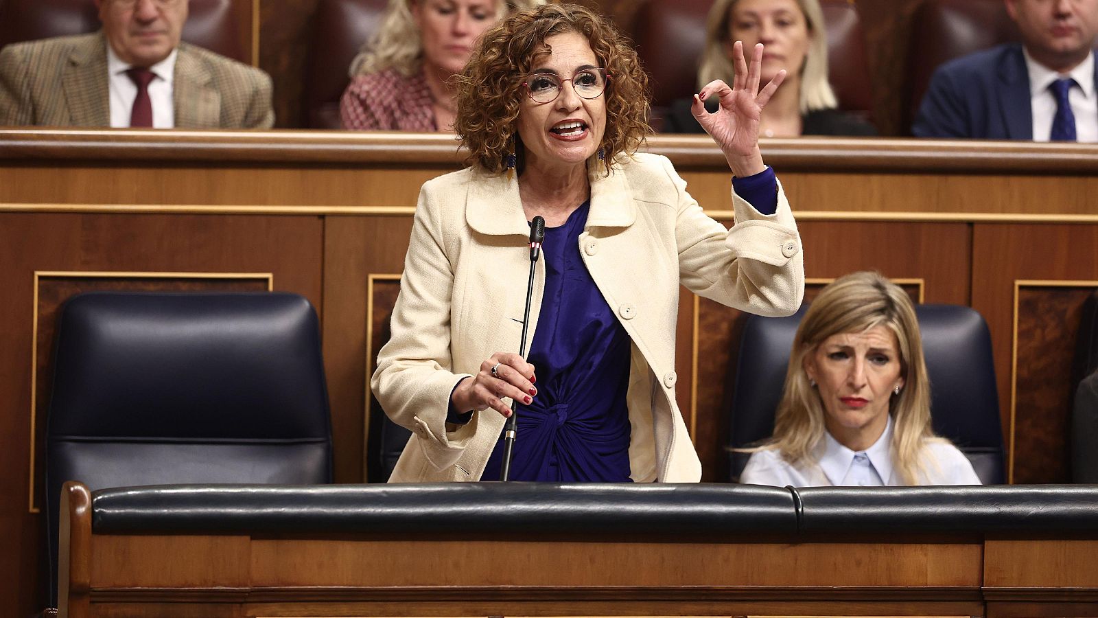 La vicepresidenta primera y ministra de Hacienda, María Jesús Montero, y la vicepresidenta segunda y ministra de Trabajo y Economía Social, Yolanda Díaz