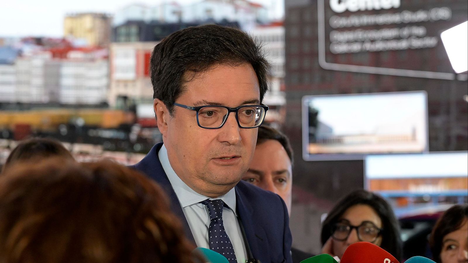 El PSOE propone que los funcionarios puedan trabajar hasta los 72 años y regular su jubilación parcial