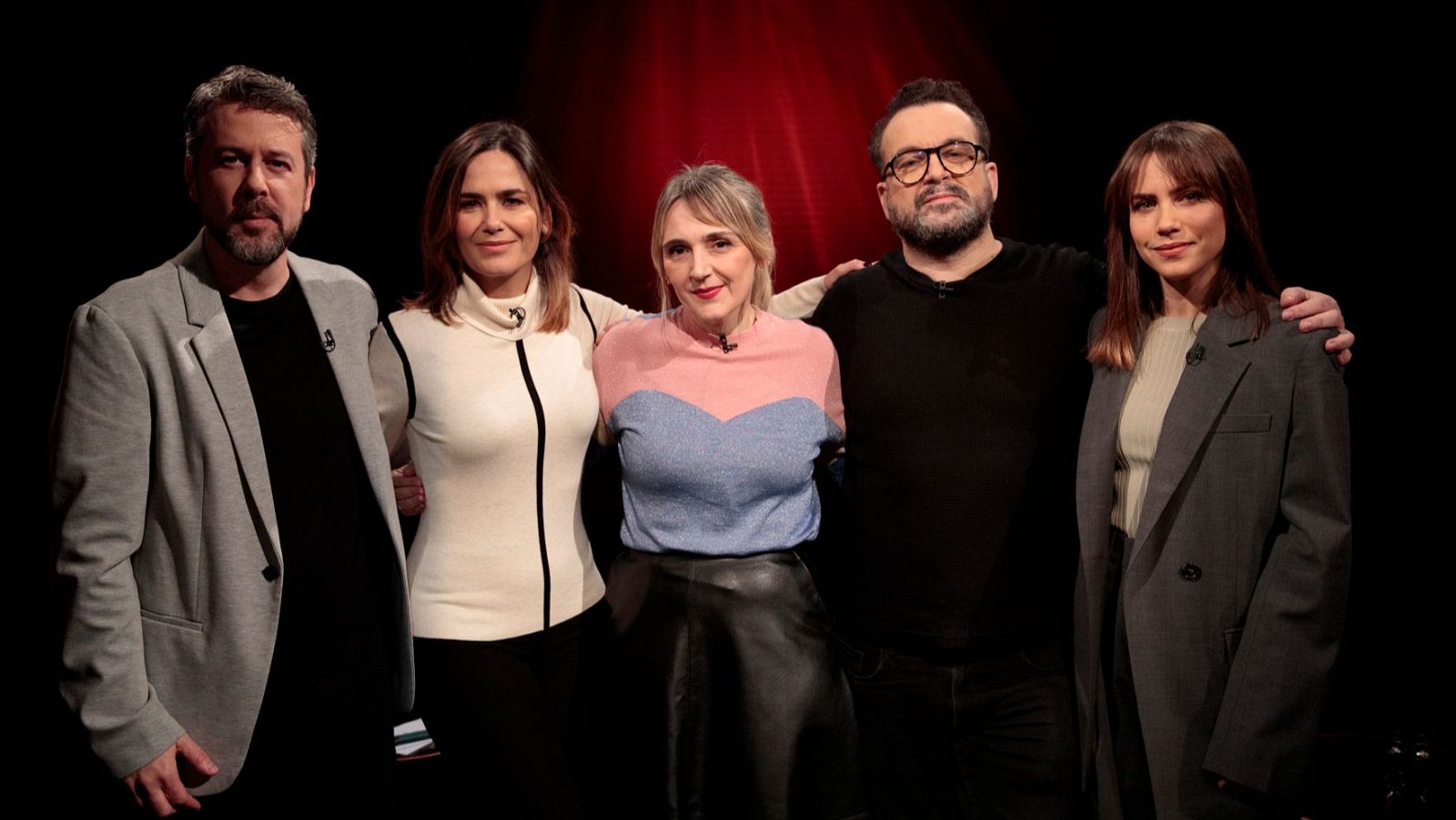Elena S. Sánchez, con los invitados al coloquio de esta semana