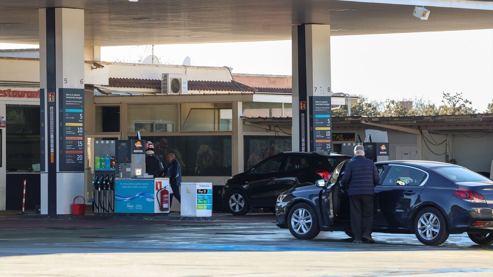 El precio de los carburantes suben ligeramente tras dos semanas de bajadas