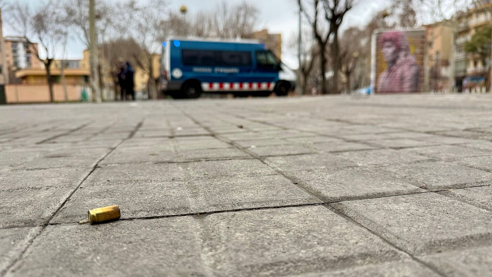 Els autors dels tiroteig han fugit del lloc, la plaça Camarón de la Isla de Badalona