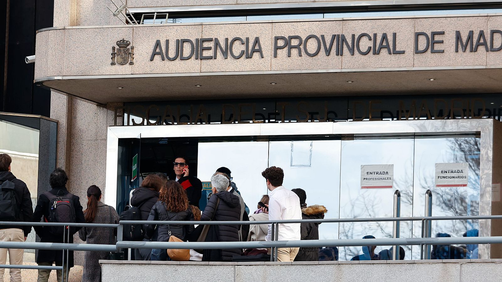 Madrid Salud dice que las macarillas de Medina y Luceño eran "extrañas"