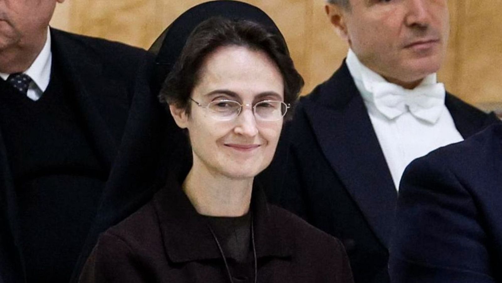 Quién es Raffaella Petrini y cuál es su papel tras la muerte del papa