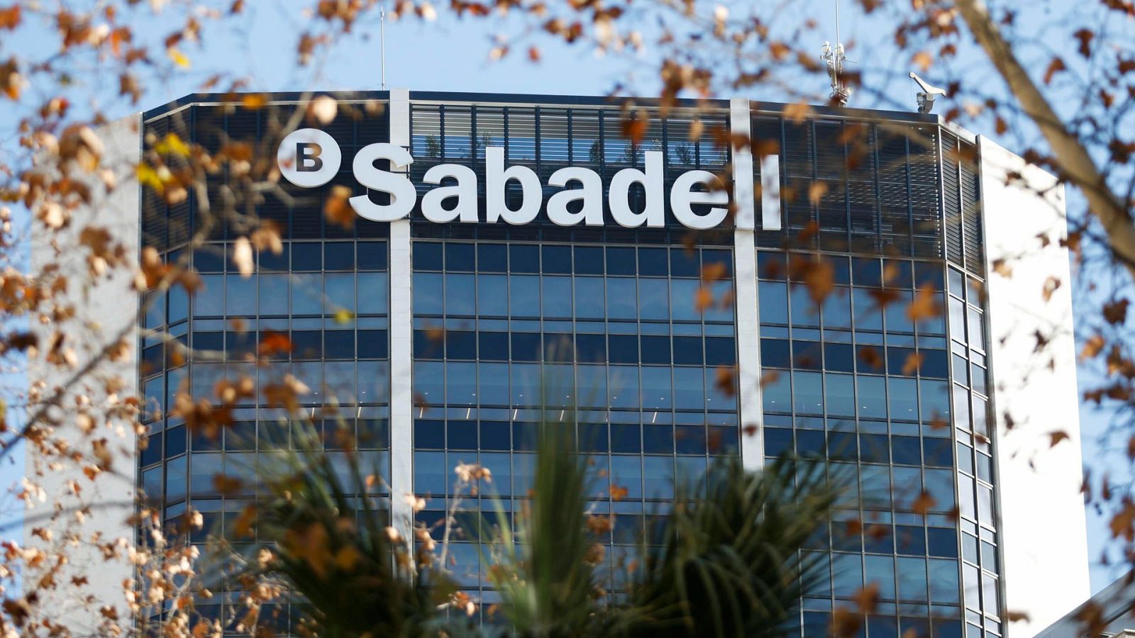 El Sabadell remite a Competencia sus alegaciones contra una hipotética fusión con el BBVA