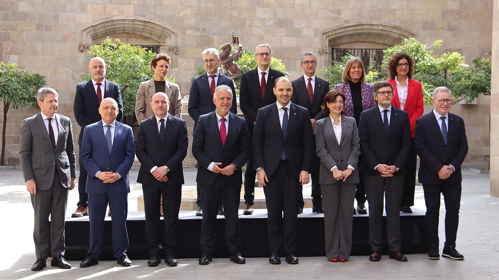 Els membres de la Comissió Bilateral entre Estat i Generalitat abans de la reunió aquest dilluns