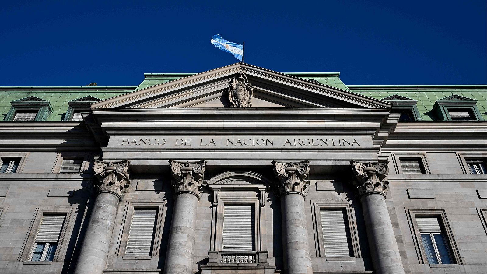 Fachada de la sede del Banco Nación de Argentina en Buenos Aires