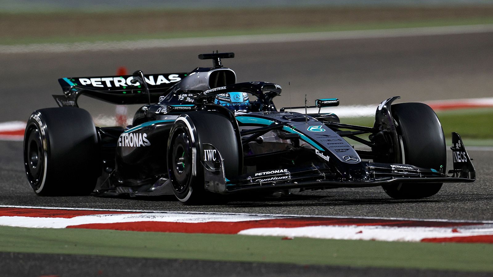 El británico Russell sorprende en la última jornada de los test de pretemporada de F1 en Baréin