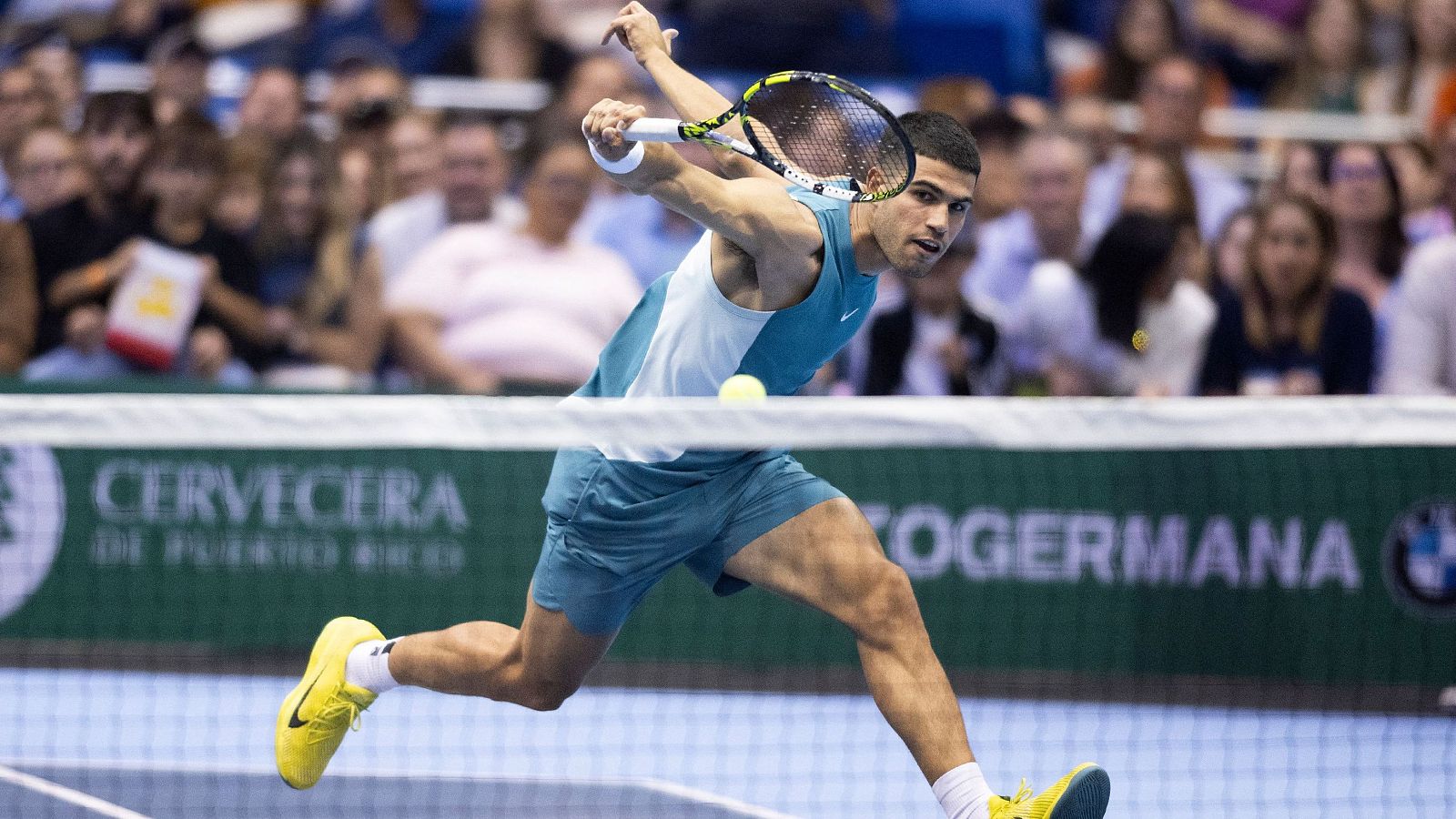 Carlos Alcaraz durante un torneo de exhibición frente a Tiafoe