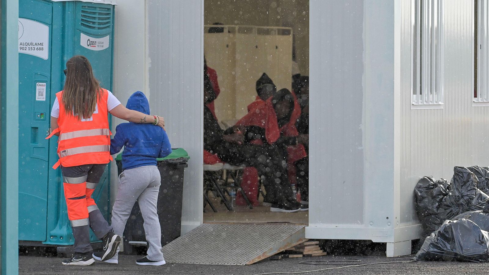 45 migrantes llegan a el Hierro