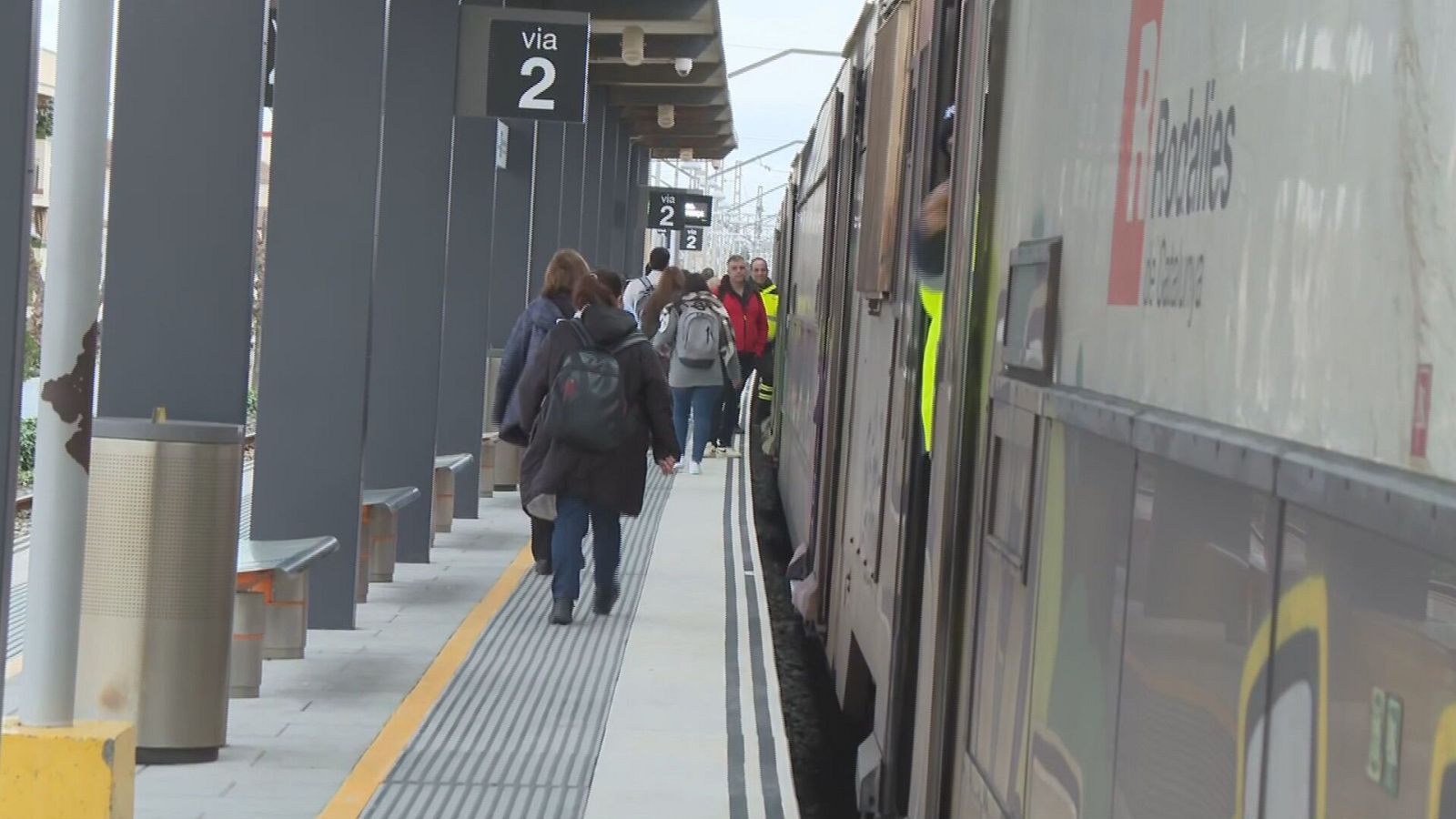 Els trens de Rodalies acumulen diverses incidències i avaries entre Tarragona i Barcelona