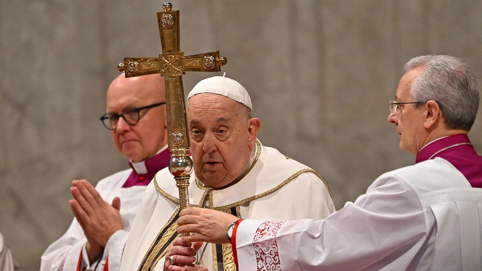 El papa Francisco pasa otra noche "tranquila".