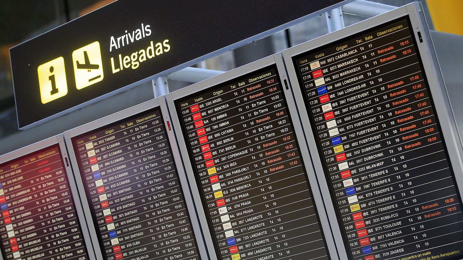 Panel con vuelos retrasados