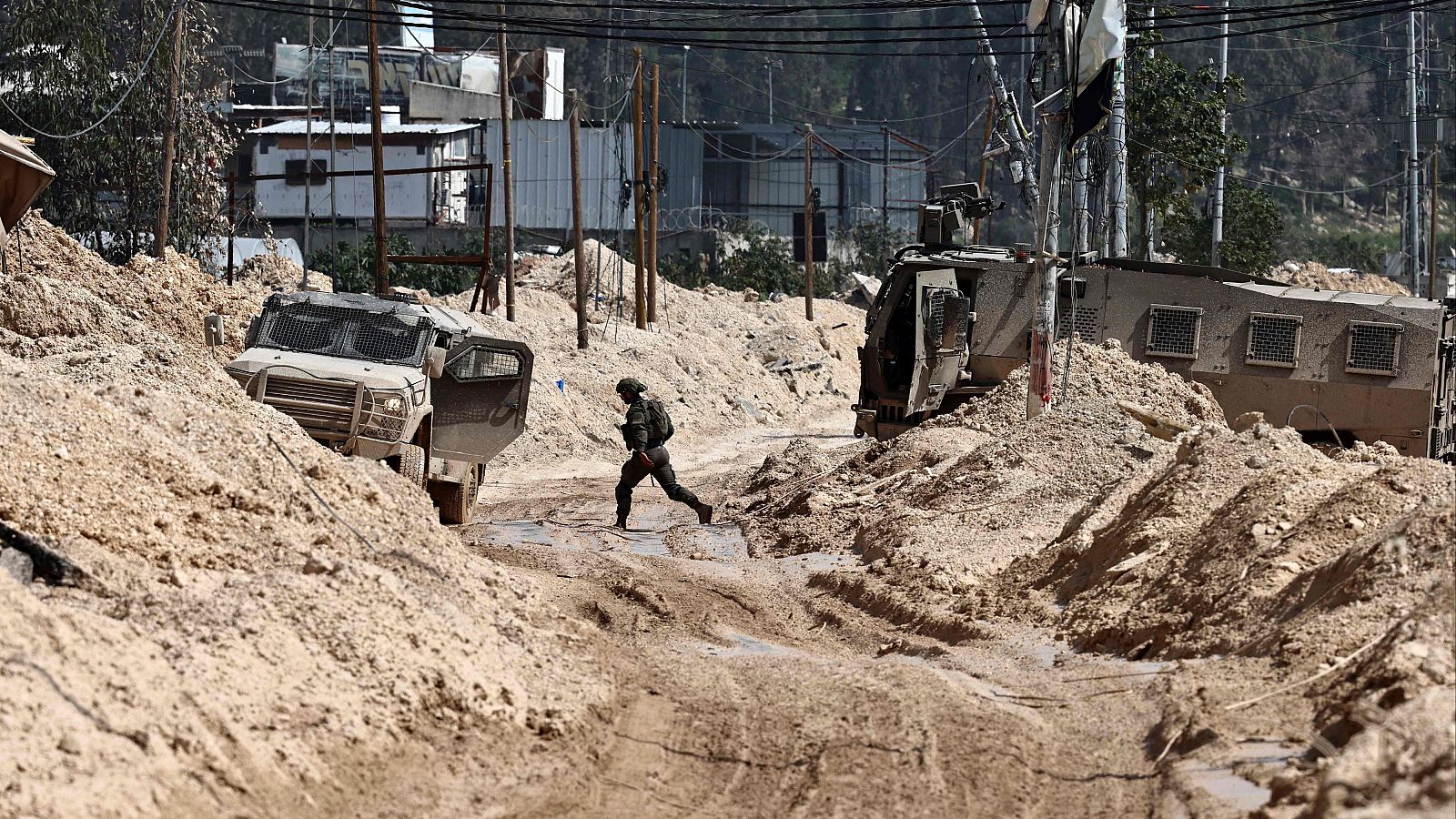 Soldados israelíes en el campamento de refugiados de Nur Schams