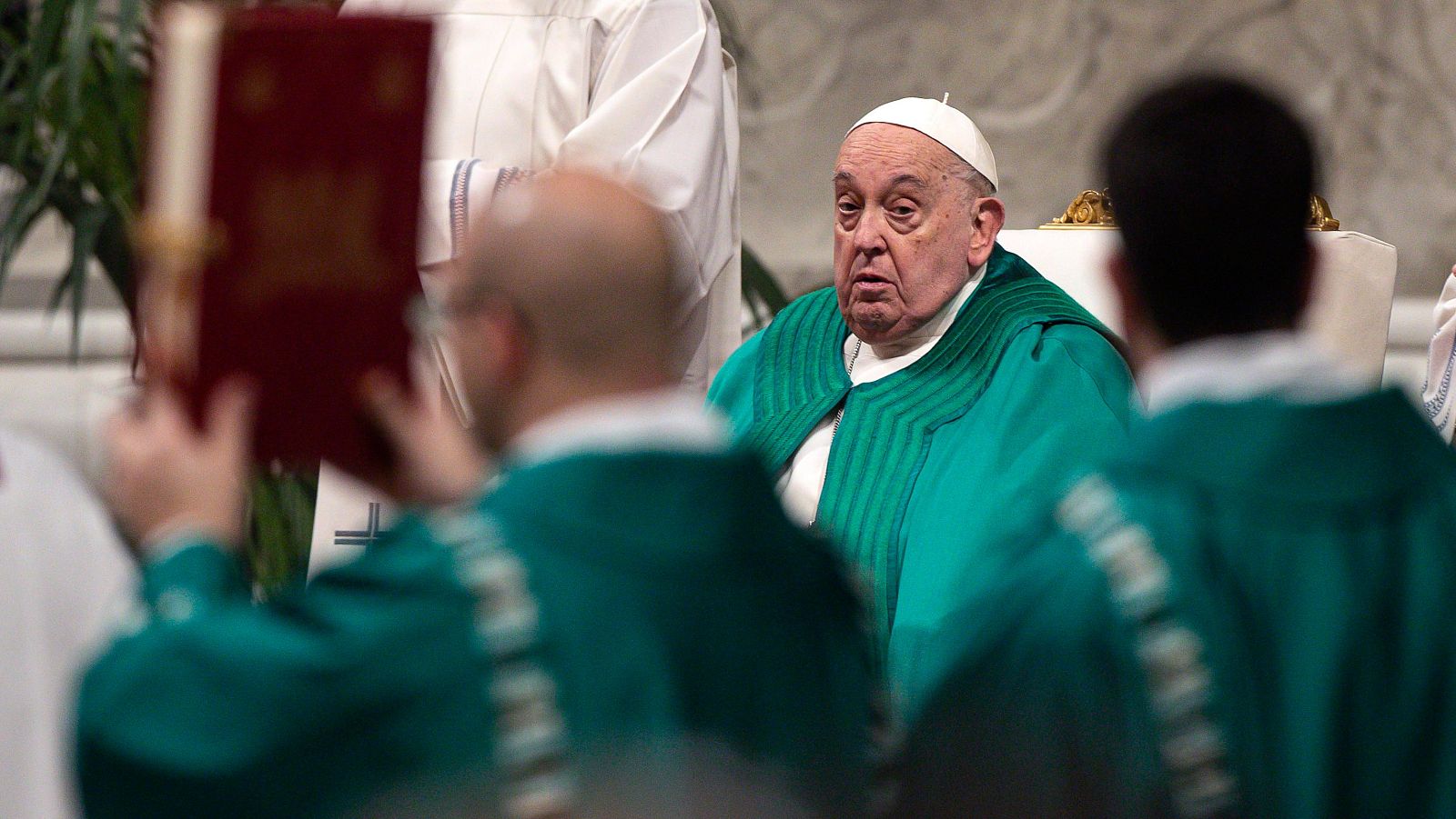 El papa Francisco preside una misa en la Basílica de San Pedro