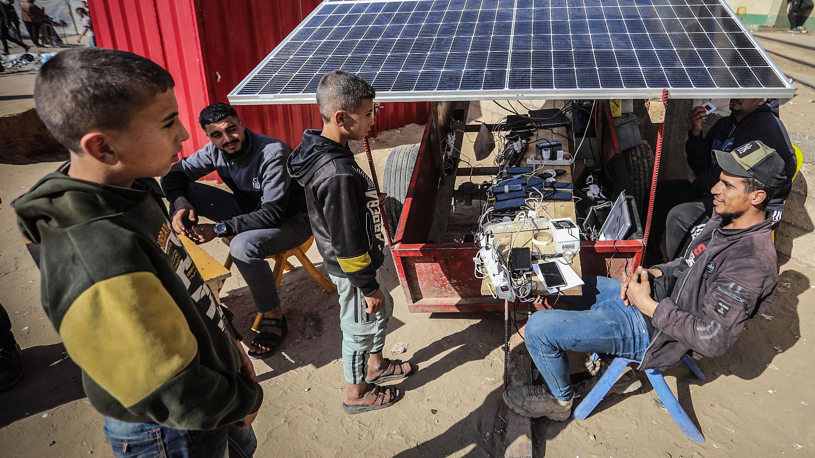 Israel ordena cortar el suministro eléctrico a la Franja de Gaza