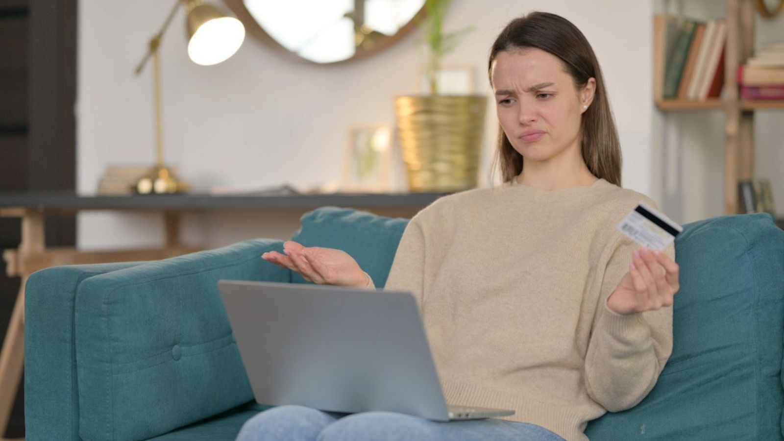 Los sesgos cogntivos engañan a nuestro cerebro a la hora de tomar decisiones económicas.