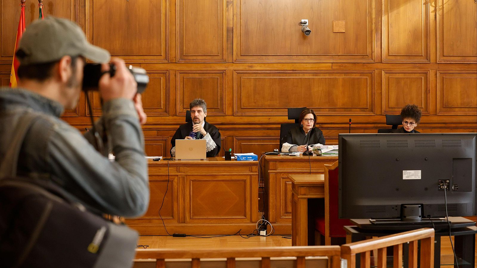 Juicio en Gipuzkoa contra un monitor de surf acusado de agredir sexualmente a once menores