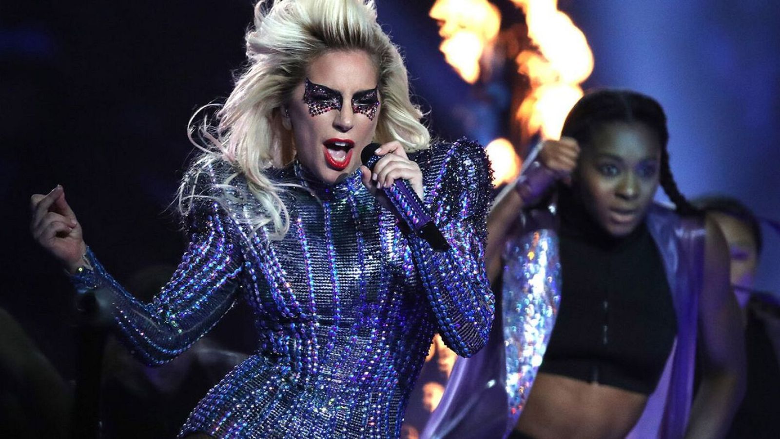 Lady Gaga en su actuación durante la Super Bowl de 2017