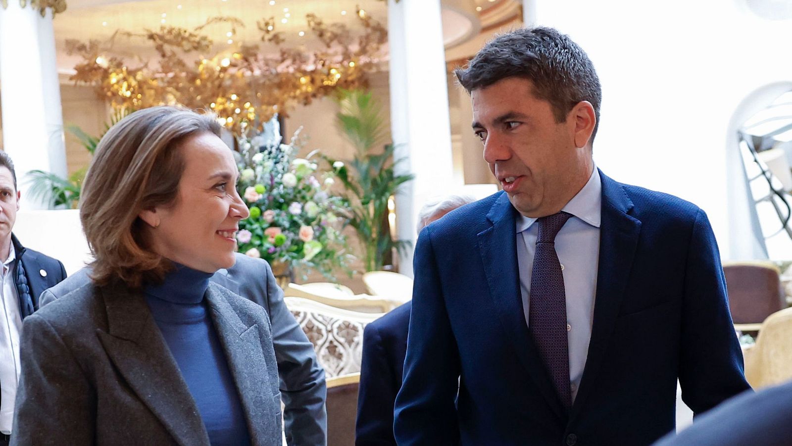 El presidente de la Generalitat Valenciana, Carlos Mazón, junto a la secretaria general del Partido Popular, Cuca Gamarra