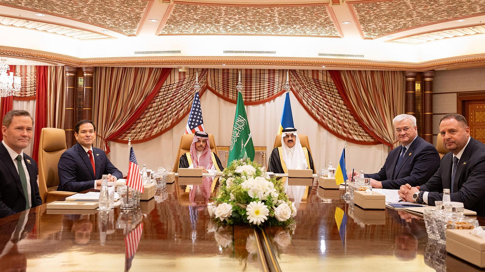 Las delegaciones de EE.UU. y Ucrania se reúnen en Arabia Saudita para negociar la paz