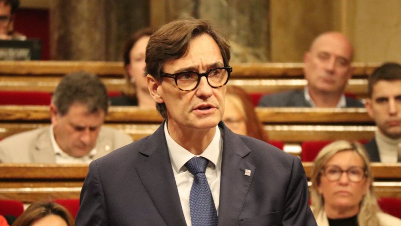 Salvador Illa durnat la sessio de control al Parlament
