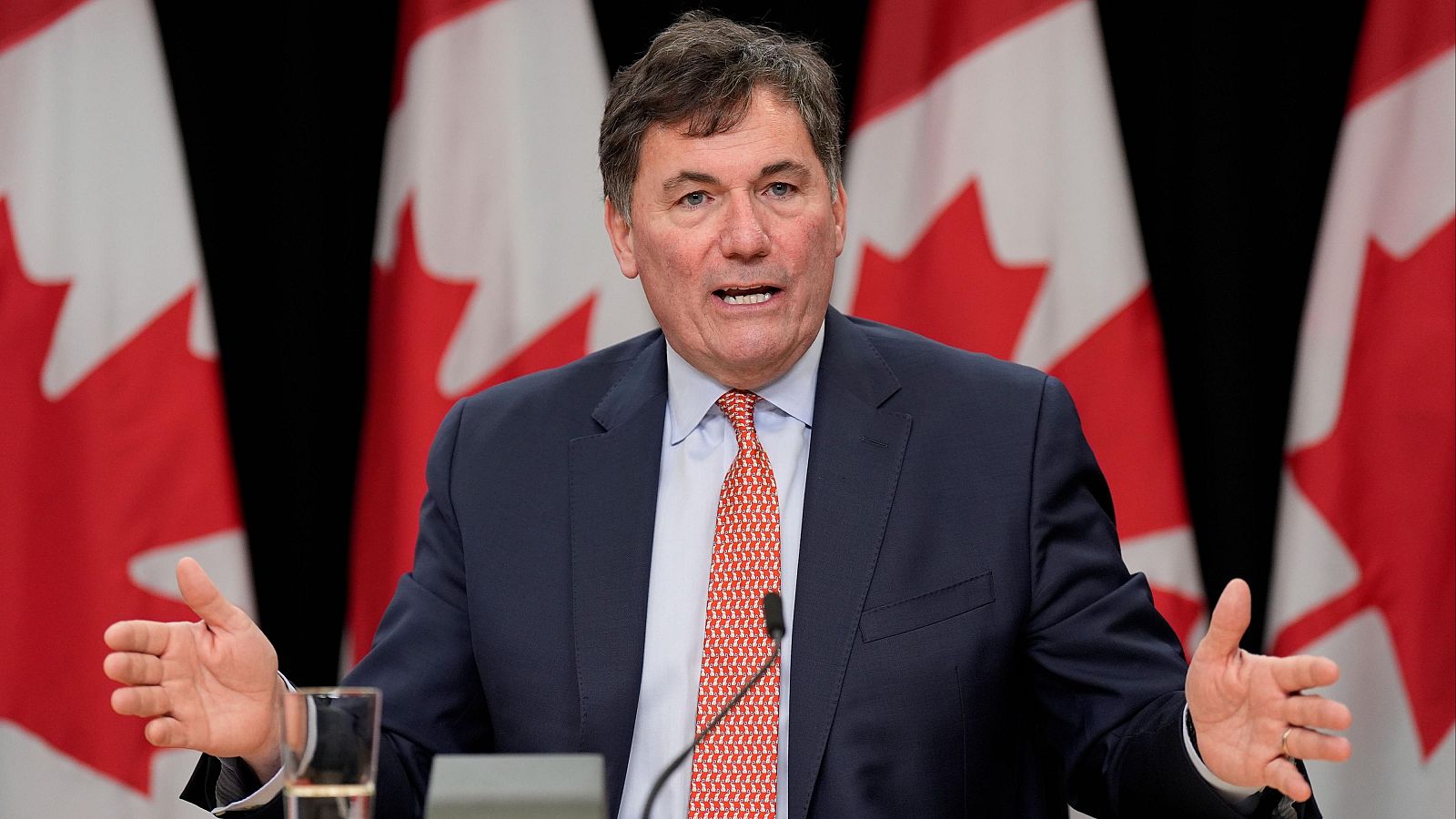 El ministro de Finanzas canadiense, Dominic LeBlanc, durante una conferencia de prensa sobre los aranceles estadounidenses