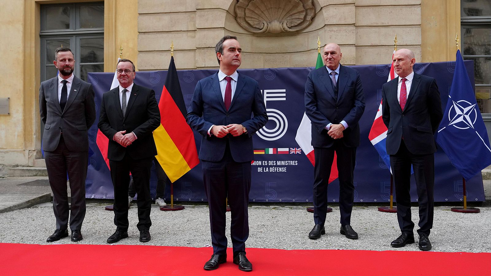 Los ministros de Defensa europeos instan a apoyar al Ejército ucraniano tras la paz: "Debe ser su garantía de seguridad"