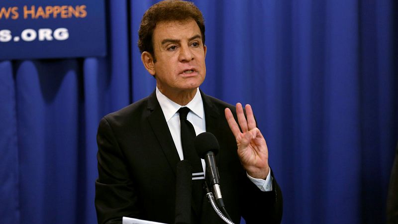 El candidato opositor hondureño acepta la oferta de diálogo del presidente para acabar con la crisis política
