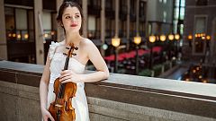 La célebre violinista María Dueñas actúa de nuevo con la Orquesta RTVE dirigida por el maestro Christoph König
