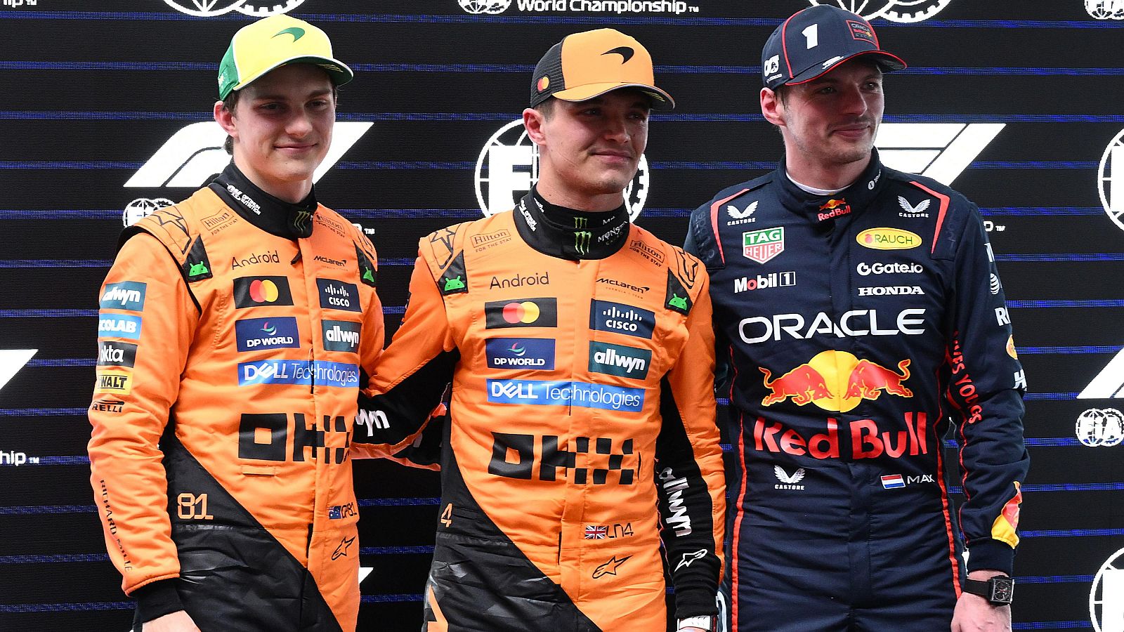 Lando Norris (McLaren) escoltado por Piastri (McLaren) y Verstappen (Red Bull) tras la Q3 en el GP de Australia.