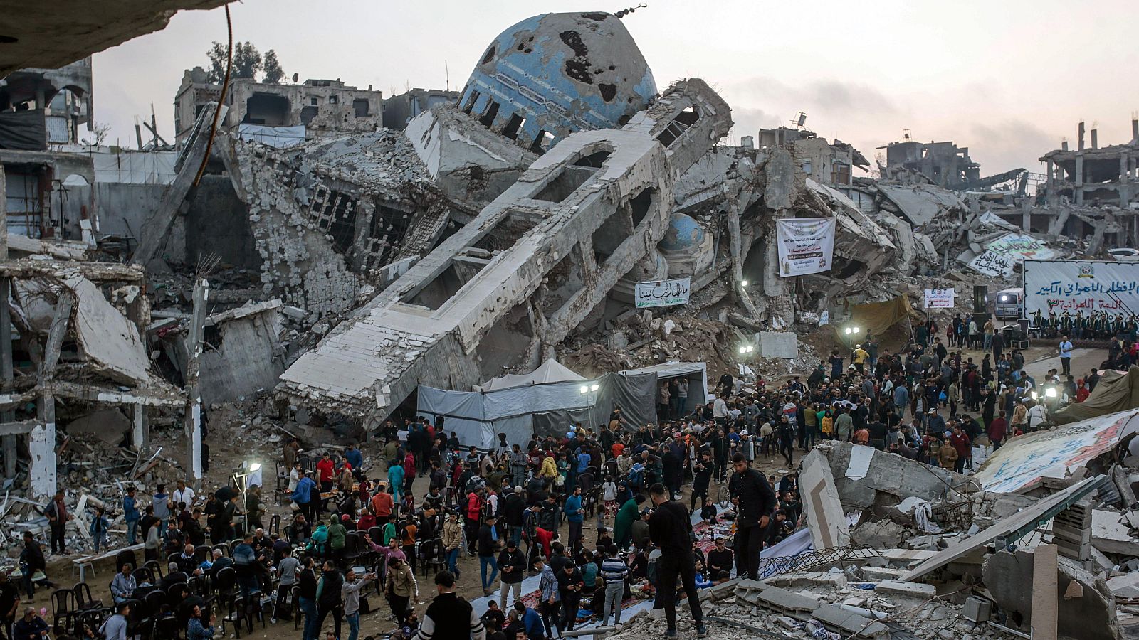 Israel mata al menos a nueve personas en un ataque al norte de Gaza en medio de las disputas por el alto el fuego