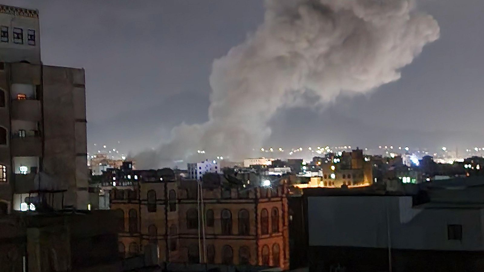 Trump anuncia un ataque "decisivo" contra los hutíes de Yemen que deja al menos nueve muertos en la capital