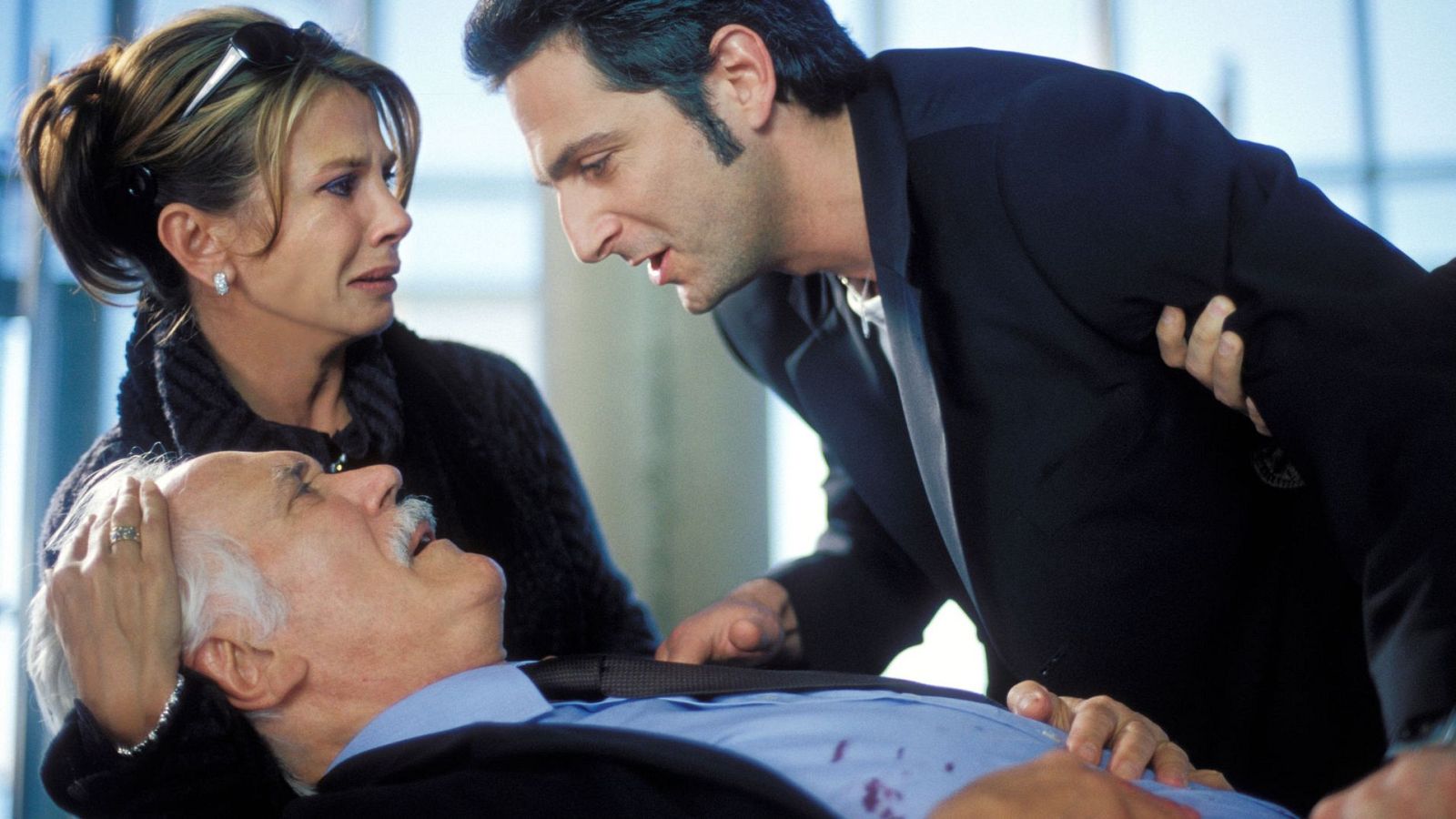 Una escena de la película 'Incautos' con Victoria Abril, Federico Luppi y Ernesto Alterio