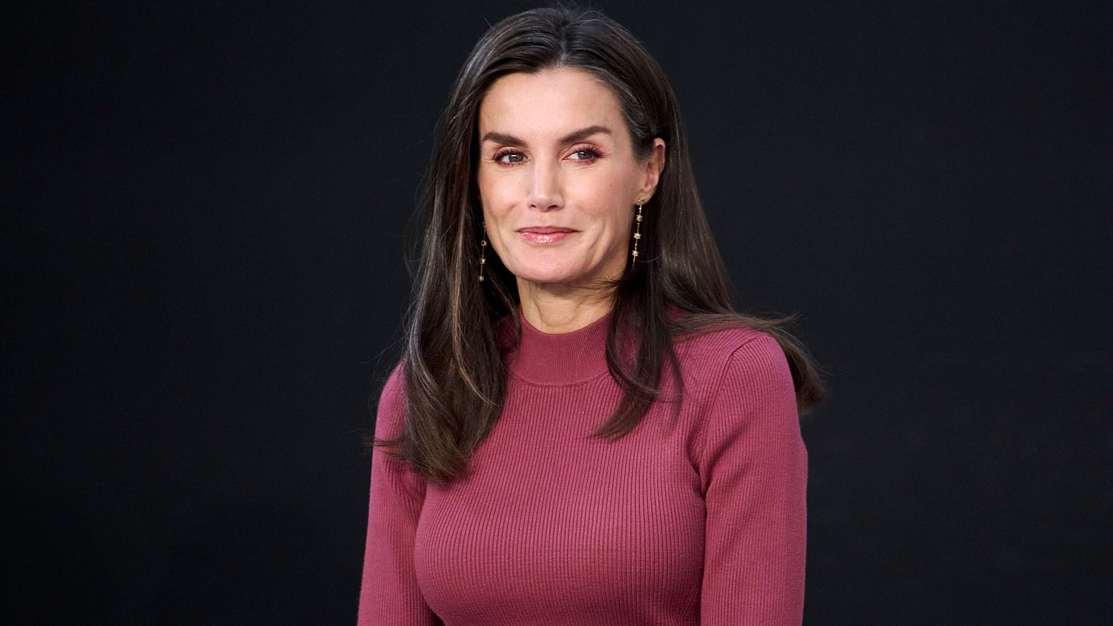 Los guiños estilísticos de la reina Letizia en apoyo a las zonas afectadas por la dana