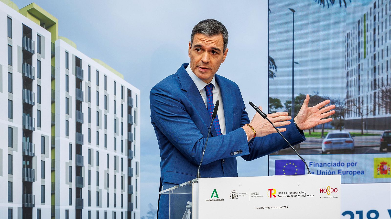 El presidente del Gobierno, Pedro Sánchez, en el acto de entrega de llaves en Sevilla