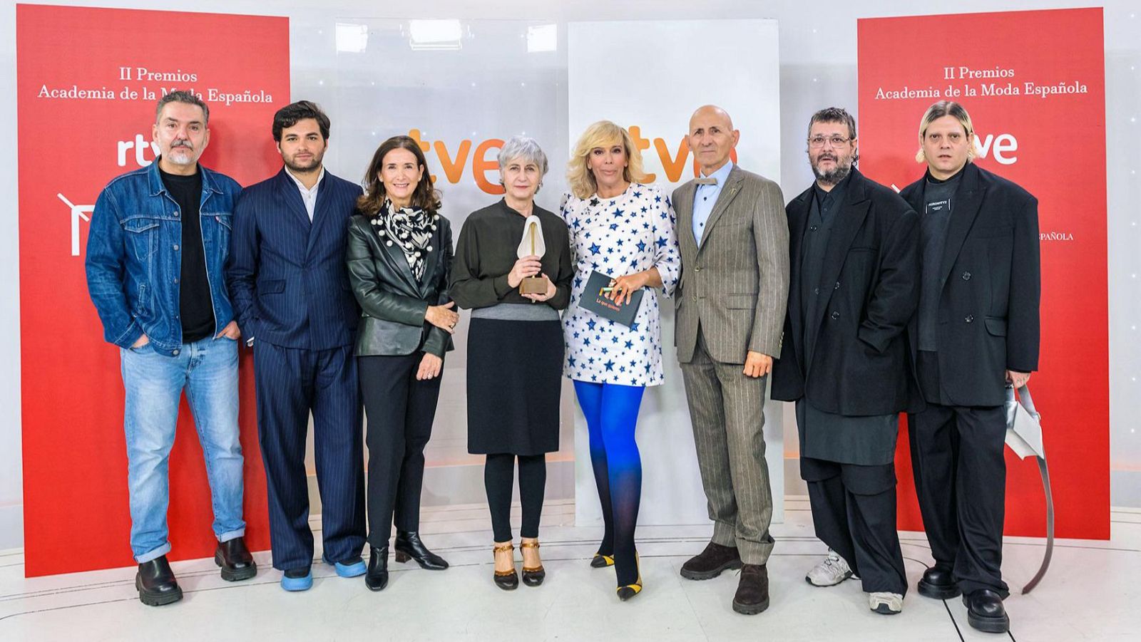 Foto de familia de los asistentes