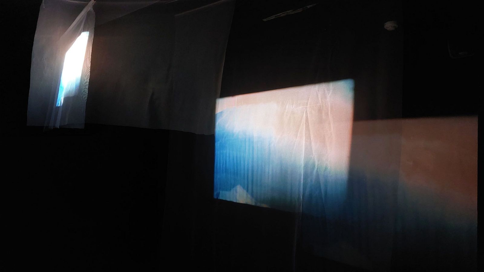 ‘Formas de superar el desamor’: arte contra la saturación visual