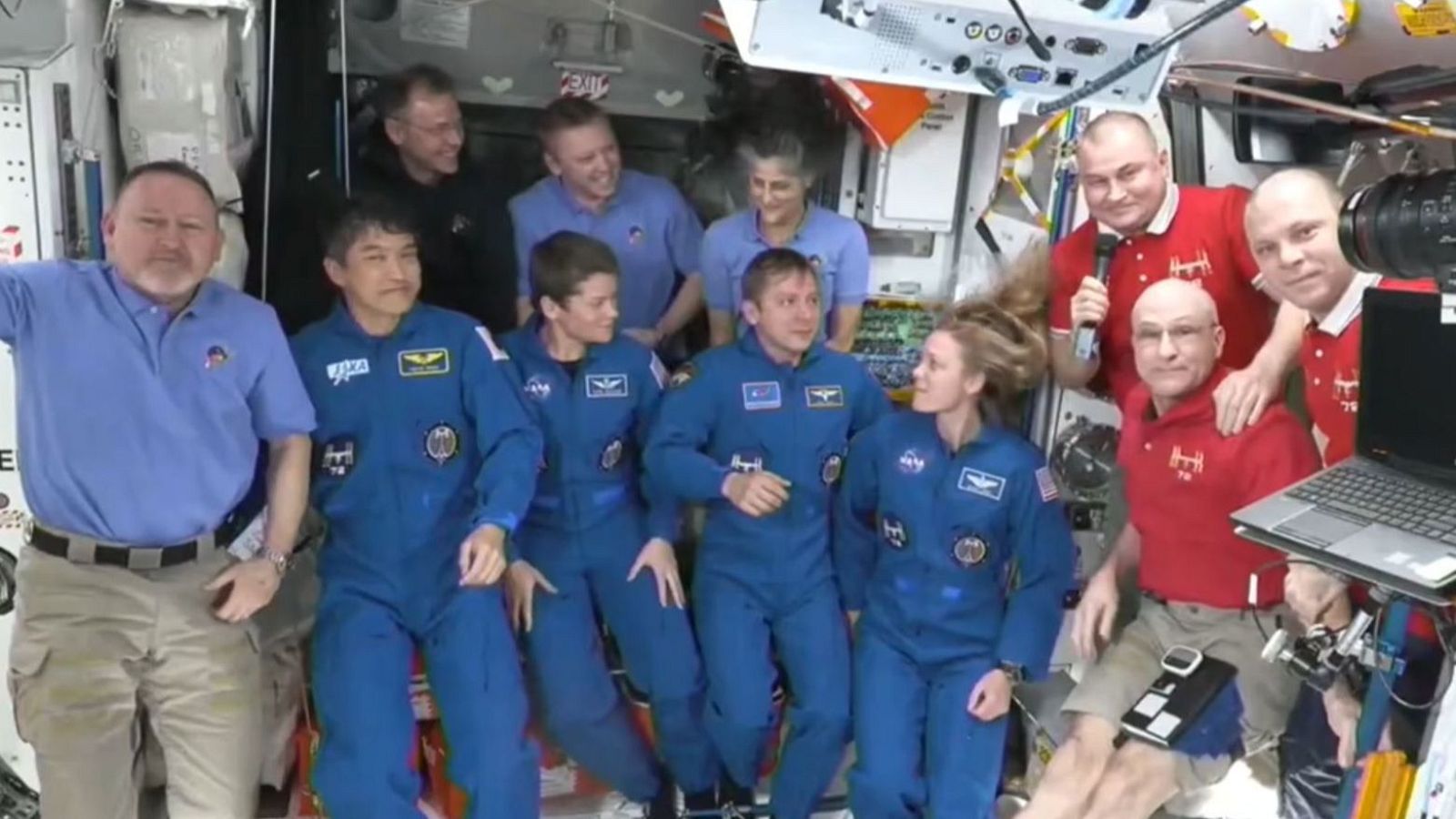 Los astronautas atrapados regresan a la Tierra