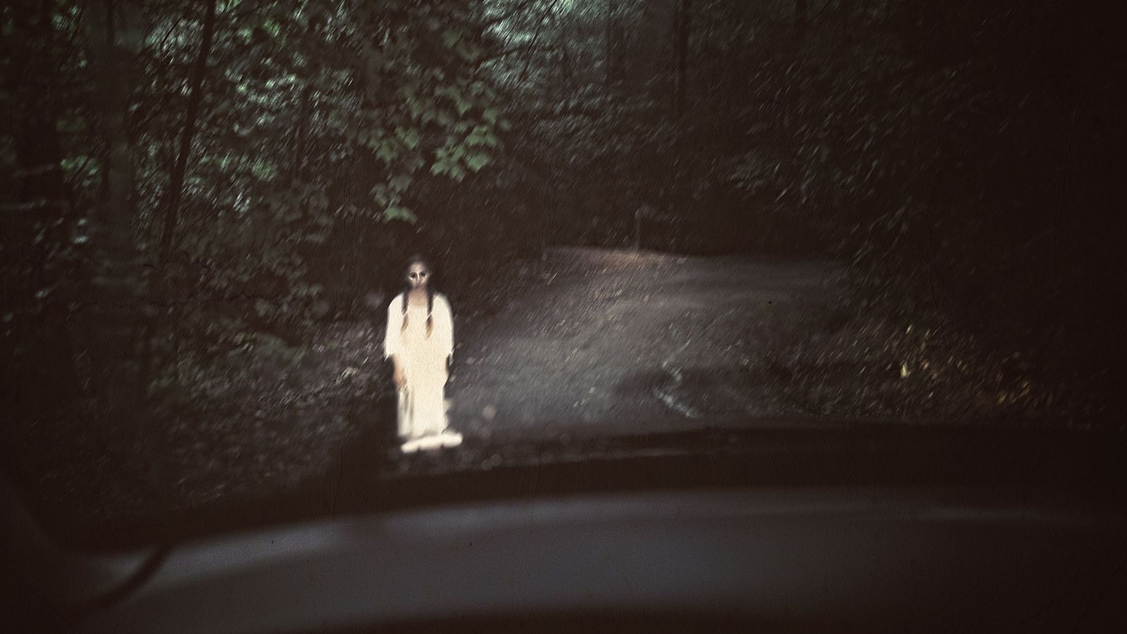 Los niños de ojos negros producen fenómenos extraños a las personas que les miran a la cara.