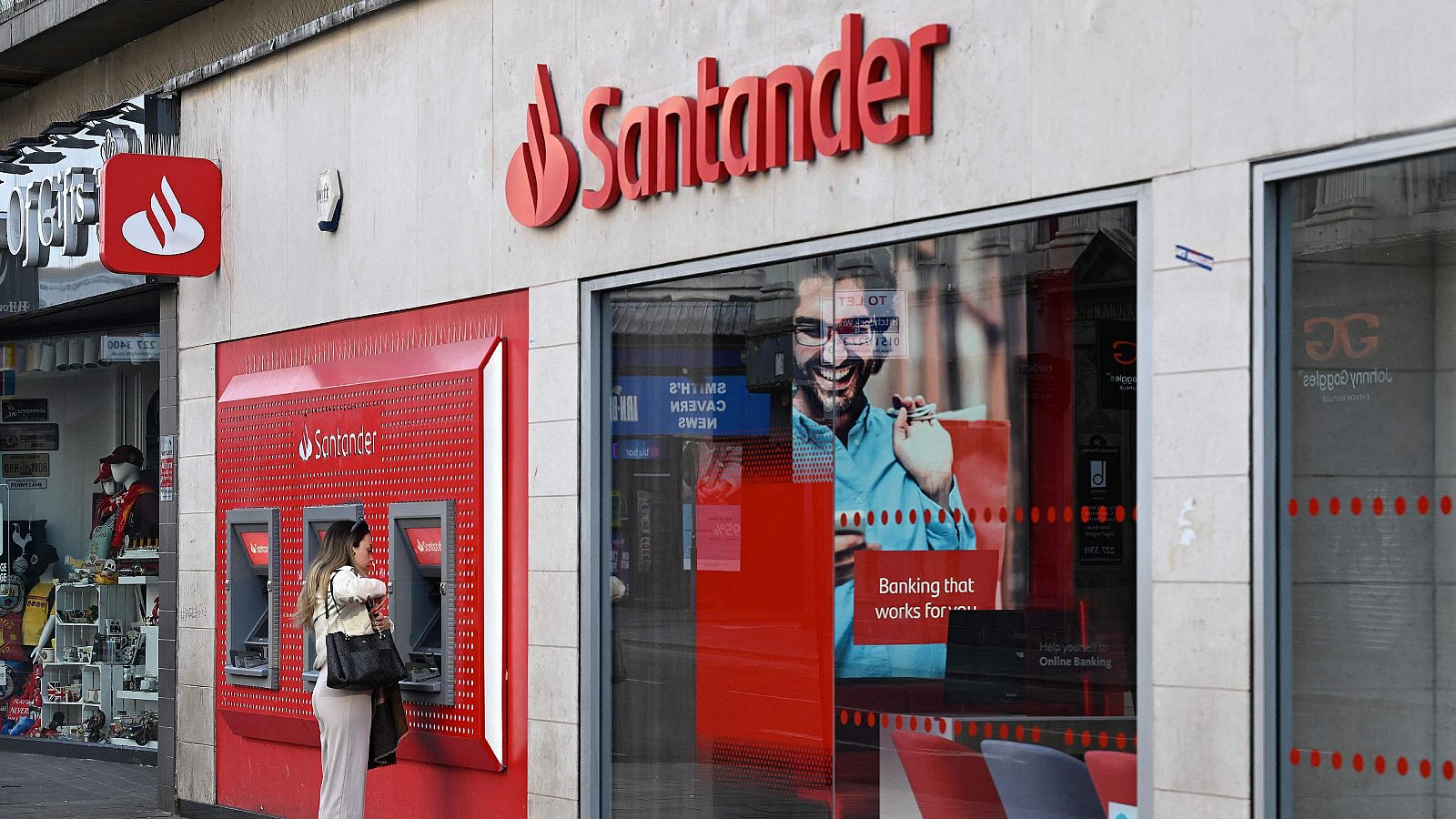 Santander UK cerrará 95 oficinas en Reino Unido y estudia el recorte de 750 empleos